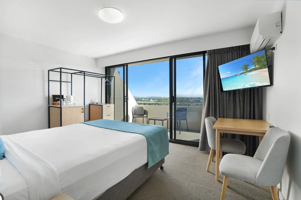 Deluxe Harbour View room with private balcony